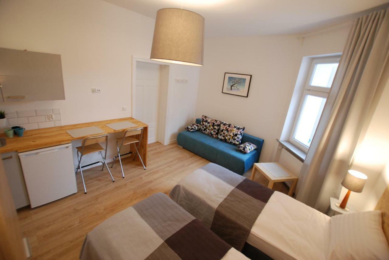21 Apartment *